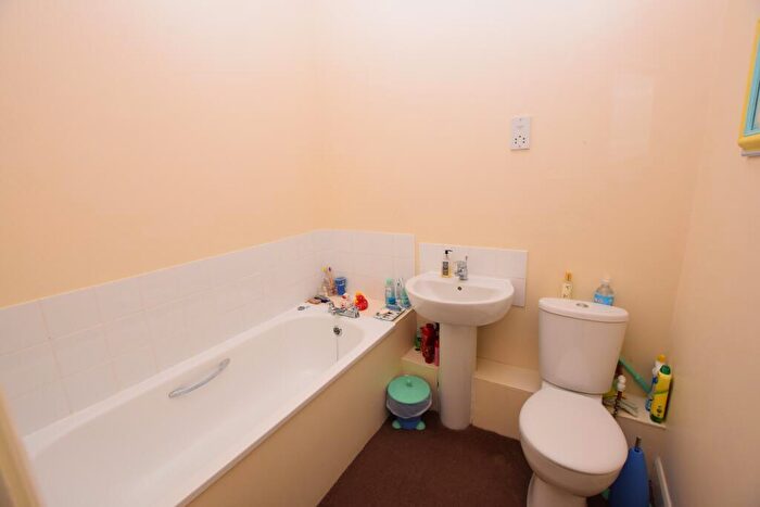 1 Bedroom Apartment For Sale In Flat Adams House, Adams Way, Alton, Hampshire, GU34