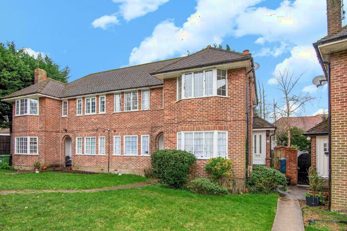 2 Bedroom Maisonette To Rent In Springfield Close, Stanmore, HA7