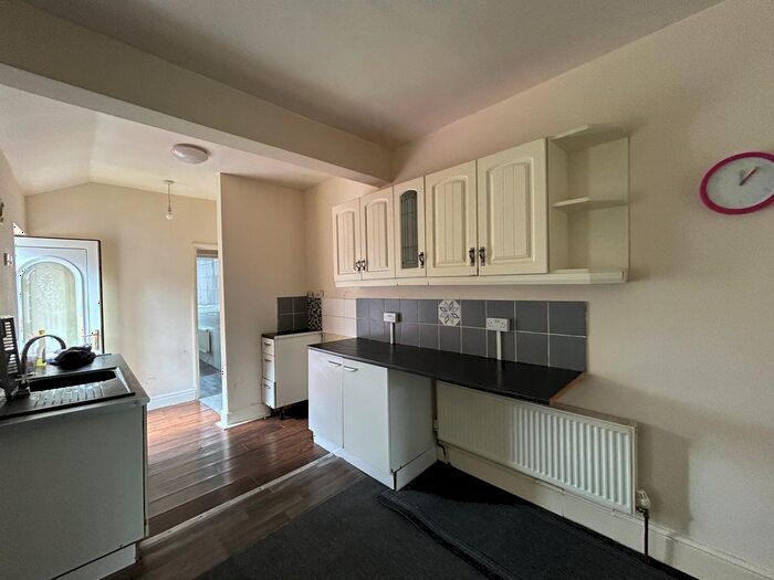 2 Bedroom Flat To Rent In Browning Road, Herringthorpe, Rotherham, S65