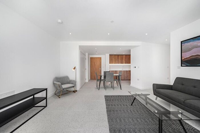 2 Bedroom Apartment To Rent In Cendal Crescent London, E1