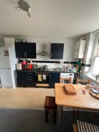 2 Bedroom Flat To Rent In Oakfield Street, Cardiff, CF24