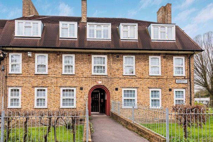 4 Bedroom Maisonette To Rent In Thurbarn Road, London, SE6