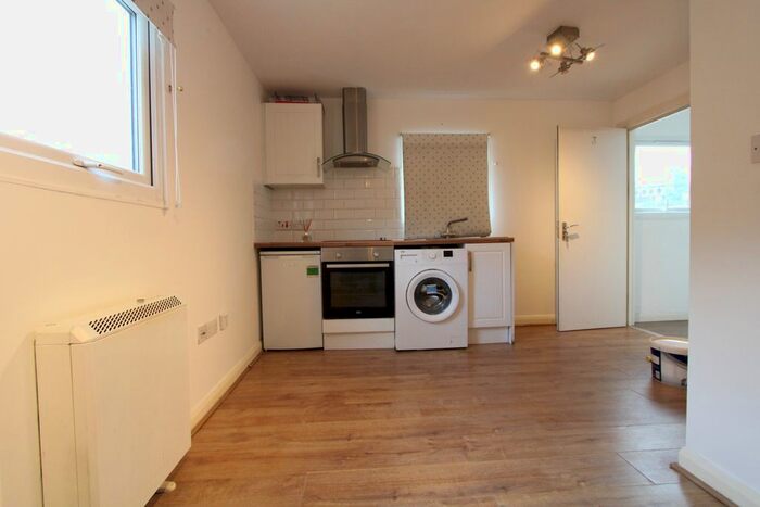 Studio To Rent In Cranfield Close, West Nirwood, SE27