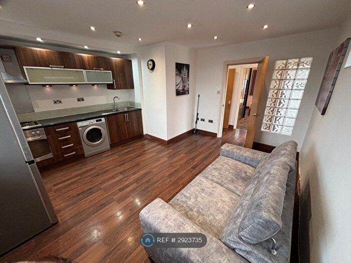1 Bedroom Flat To Rent In Mak House, Dewsbury, WF13