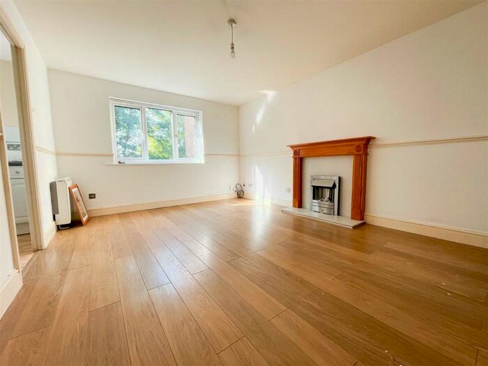 2 Bedroom Flat To Rent In Conway Gardens, Grays, RM17