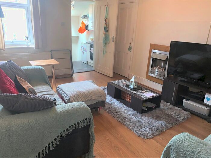 3 Bedroom Flat To Rent In King John Terrace, Heaton, Newcastle Upon Tyne, NE6