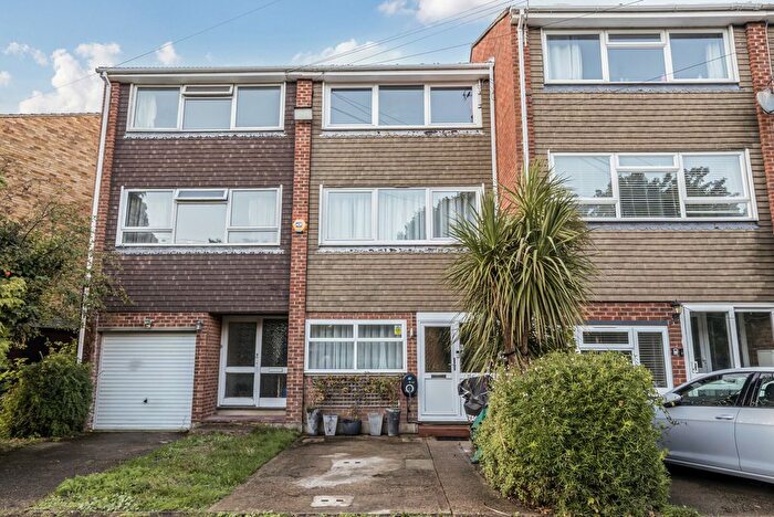 4 Bedroom Terraced House For Sale In Sheep Walk, Shepperton, TW17