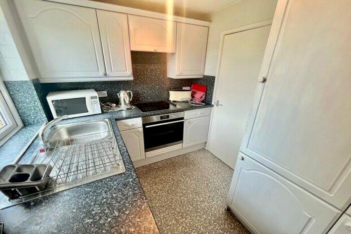 2 Bedroom Flat To Rent In Warbeck Close, Newcastle Upon Tyne, NE3