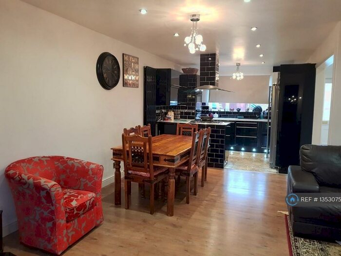 3 Bedroom End Of Terrace House To Rent In Greystoke Road, Slough, SL2