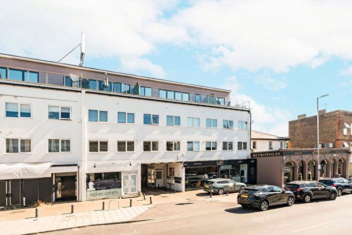 2 Bedroom Flat For Sale In Ewell Road, Surbiton, KT6