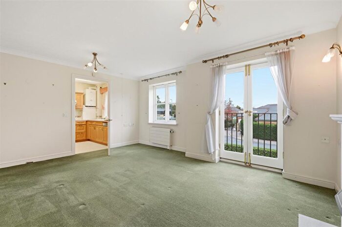 2 Bedroom Flat For Sale In Blake Court, Newsholme Drive, London, N21