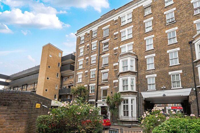 2 Bedroom Flat For Sale In Old Kent Road, London, SE1