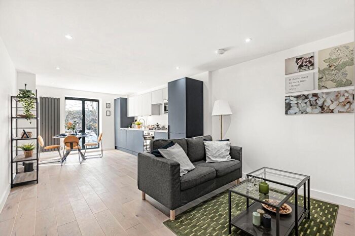 1 Bedroom Flat For Sale In Cleveland House, Clinton Road, E7