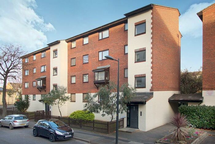 Flat To Rent In Granville Square, London, SE15