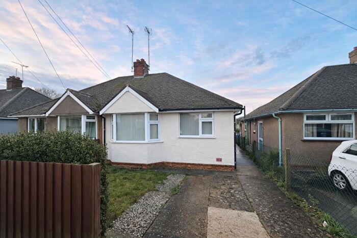 2 Bedroom Semi-Detached Bungalow For Sale In Fullingdale Road, The Headlands, Northampton, NN3