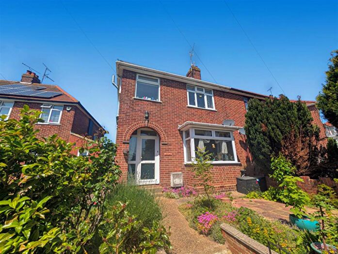 3 Bedroom Semi-Detached House To Rent In Whaley Road, Colchester, CO4