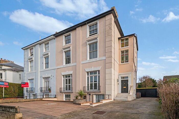 2 Bedroom Apartment For Sale In Claremont Road, Surbiton, KT6