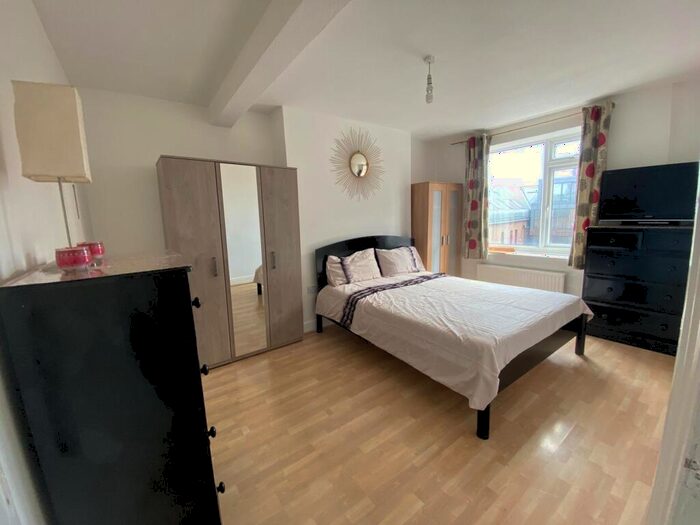 2 Bedroom Apartment To Rent In Lisson Street, London, NW1