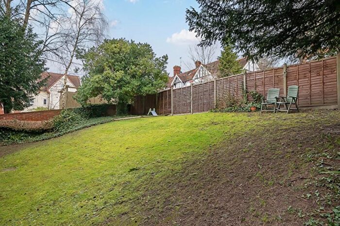 2 Bedroom Flat For Sale In High Wycombe, Train Station, Buckinghamshire, HP13