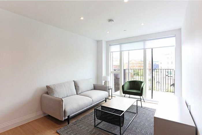 2 Bedroom Flat For Sale In Joseph Huntley Wharf, Reading, RG1