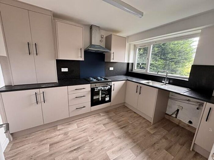 3 Bedroom Detached House To Rent In Holt Park Grange, Leeds, LS16