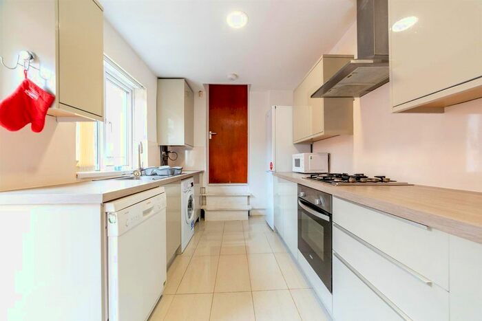 6 Bedroom Maisonette To Rent In Dinsdale Road, Sandyford, Newcastle Upon Tyne, NE2