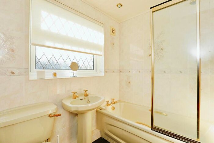 2 Bedroom Detached Bungalow For Sale In Wellington Grove, Bawtry, Doncaster, DN10