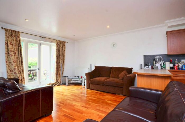 2 Bedroom Maisonette To Rent In Pearson Mews, Clapham, London, SW4