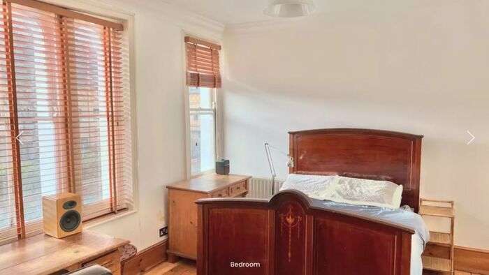 2 Bedroom House To Rent In Medway Road, London, E3