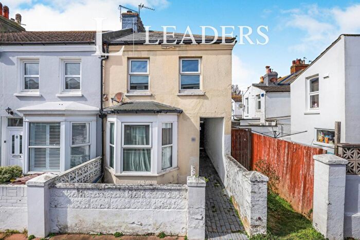 2 Bedroom Semi-Detached House To Rent In Redoubt Area, BN22