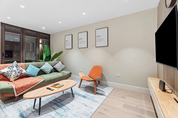 2 Bedroom Flat To Rent In Evelina Road, London, SE15