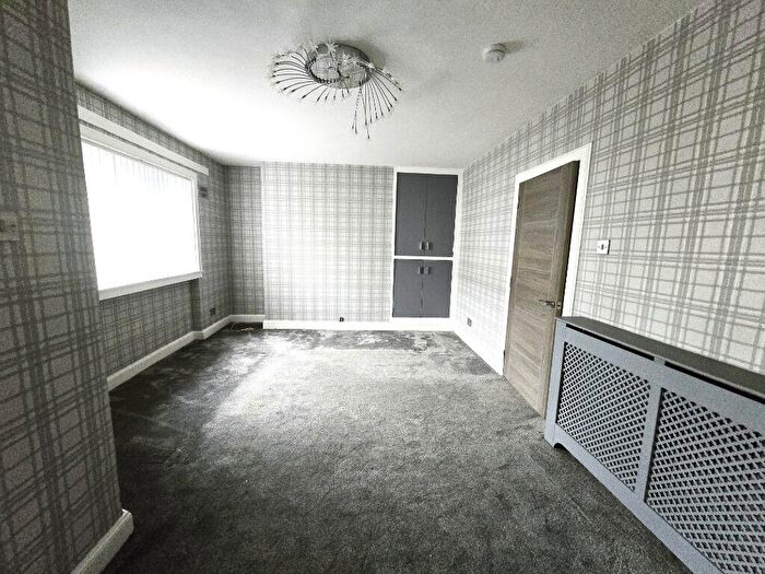 2 Bedroom Flat To Rent In Croftfoot Street, Castlemilk, Glasgow, G45