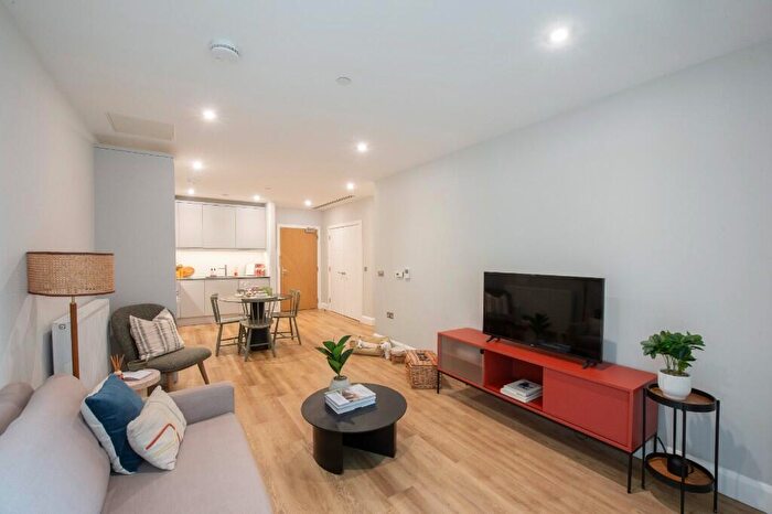 2 Bedroom Apartment To Rent In Moat Street, London, SW11
