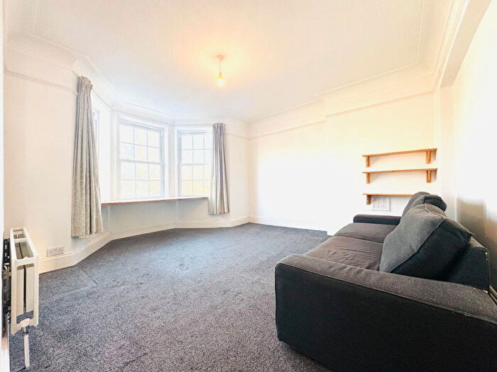3 Bedroom Flat To Rent In East Dulwich Road, London, SE22