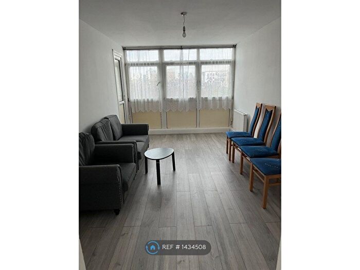 2 Bedroom Flat To Rent In Calcraft House, London, E2