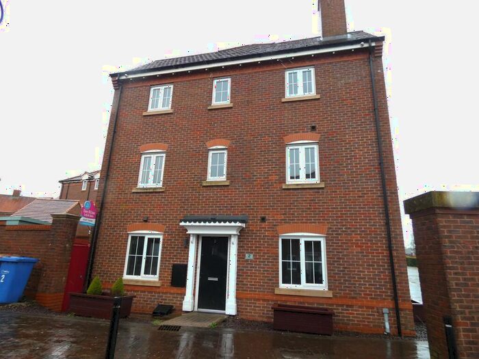 4 Bedroom Semi-Detached House To Rent In Bradford Avenue, Chorley, PR7