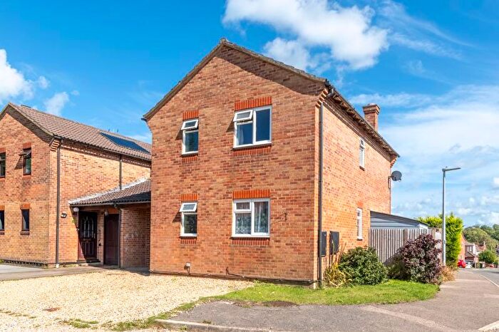 3 Bedroom Link Detached House For Sale In Wares Road, Ridgewood, TN22