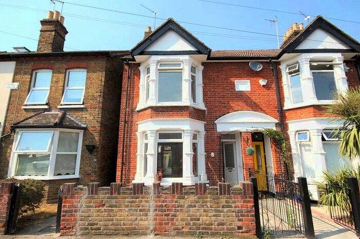 3 Bedroom Semi-Detached House To Rent In Vine Street, Romford, RM7
