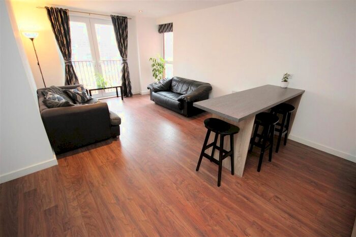 2 Bedroom Flat To Rent In Sillavan Way, Salford, M3