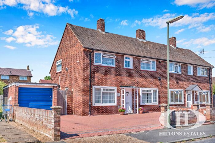 3 Bedroom Semi Detached House For Sale In Viscount Road, Stanwell, Staines-Upon-Thames, TW19