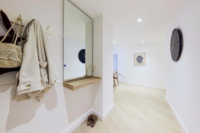 2 Bedroom Apartment To Rent In New Drum Street, London, E1