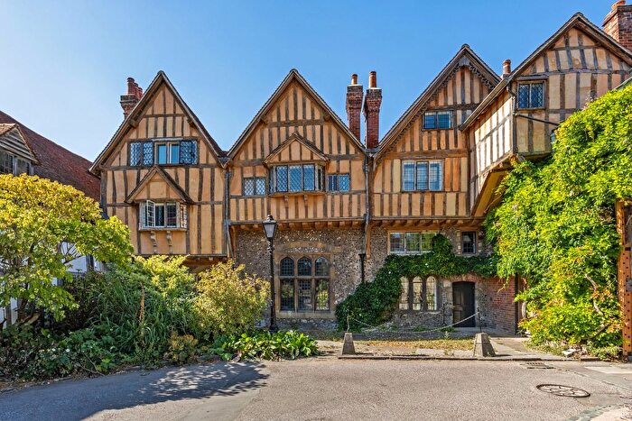 5 Bedroom Terraced House To Rent In The Close, Winchester, SO23