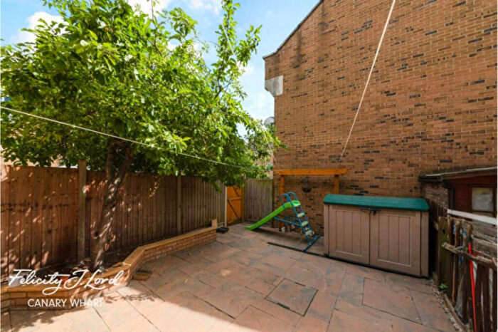 4 Bedroom Apartment To Rent In Severnake Close, London, E14