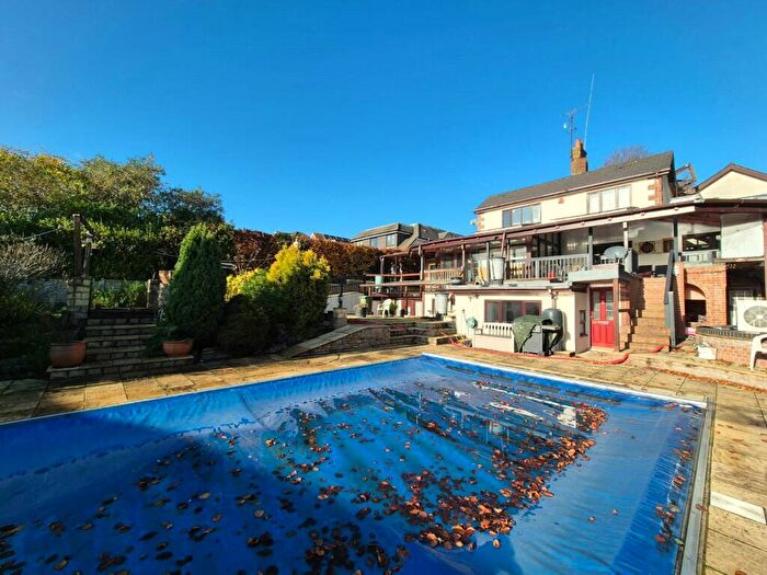 House Of Multiple Occupation For Sale In Kings Road, Alton, Hampshire, GU34