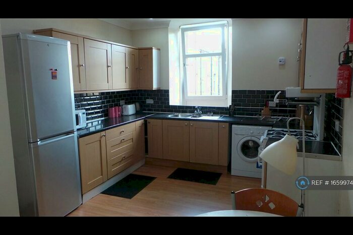 3 Bedroom Flat To Rent In Deanston Drive, Glasgow, G41
