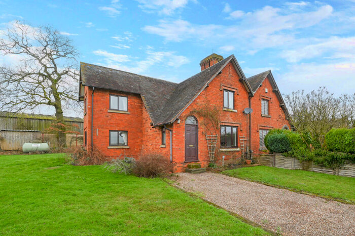 3 Bedroom Semi Detached House To Rent In Bentley, Redditch, B97