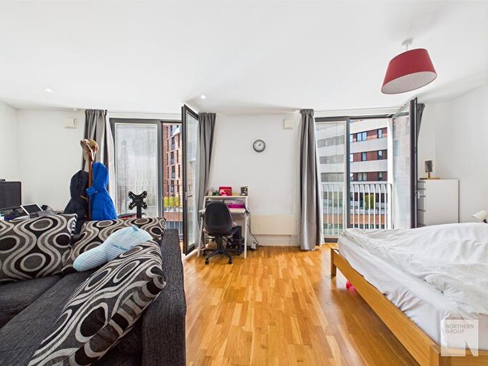 1 Bedroom Apartment To Rent In Piccadilly Place :: Manchester, M1