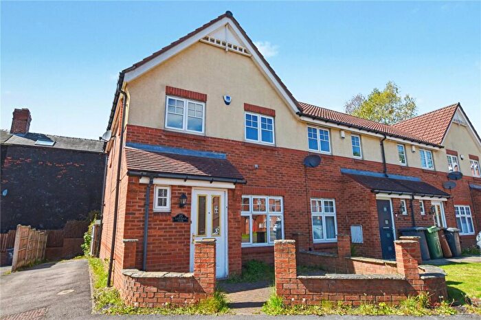 3 Bedroom Town House For Sale In Tavistock Park, Leeds, West Yorkshire, LS12