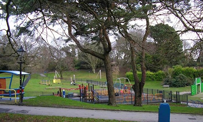 4 Bedroom Town House For Sale In Langdon Road, Poole, Dorset, BH14