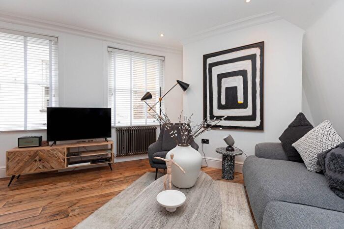 2 Bedroom Flat To Rent In Hanway Place, London, W1T